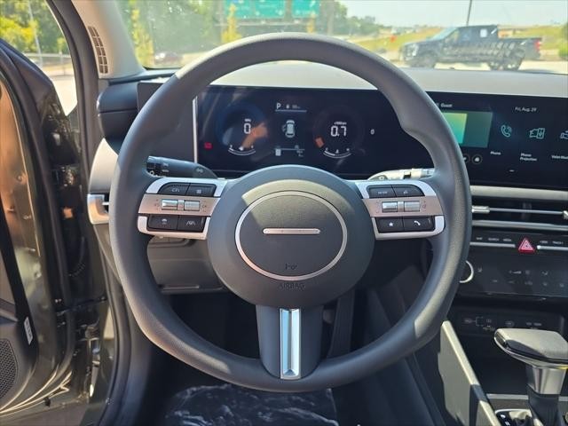 Hyundai Tucson Vehicle Full-screen Gallery Image 12