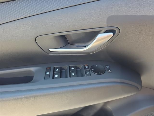 Hyundai Tucson Vehicle Full-screen Gallery Image 23