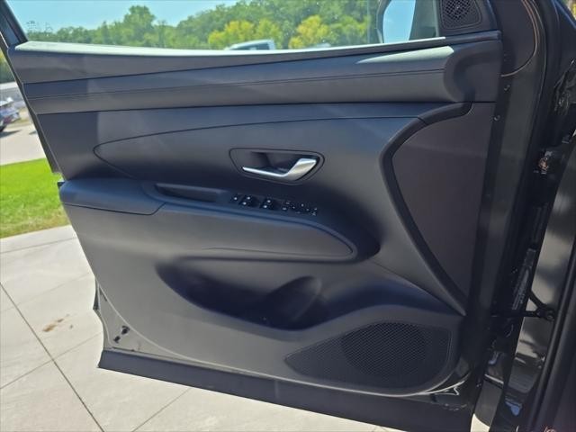 Hyundai Tucson Vehicle Full-screen Gallery Image 24