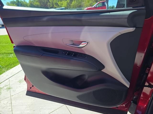 Hyundai Tucson Vehicle Full-screen Gallery Image 22