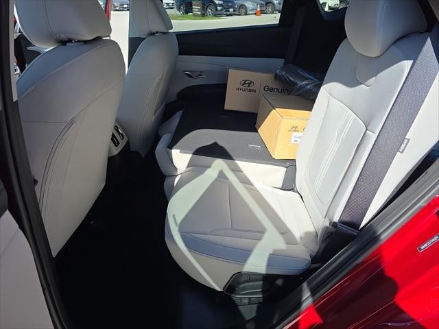 Hyundai Tucson Vehicle Full-screen Gallery Image 26