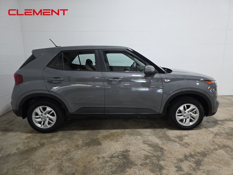 Hyundai Venue Vehicle Image 04