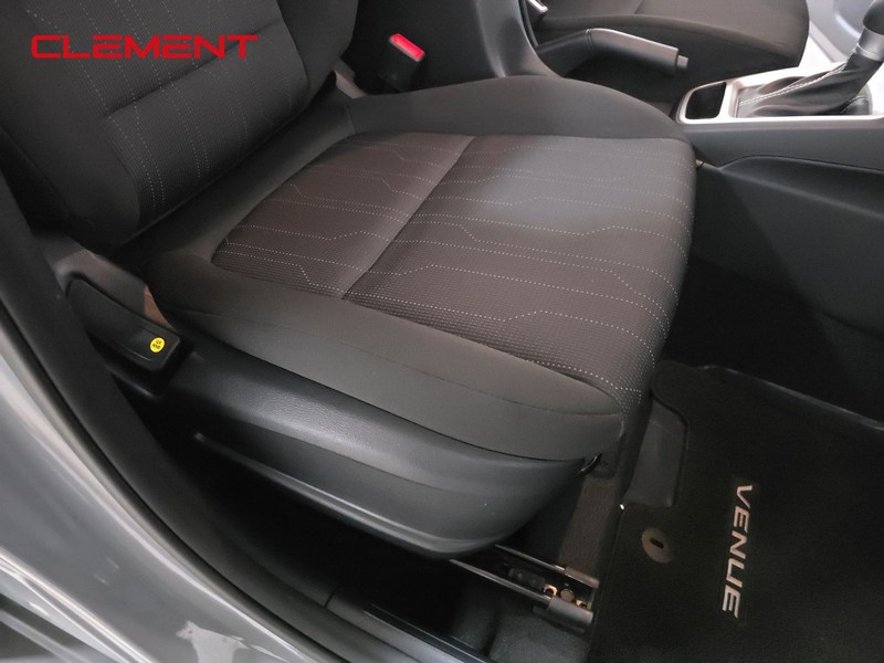 Hyundai Venue Vehicle Image 24