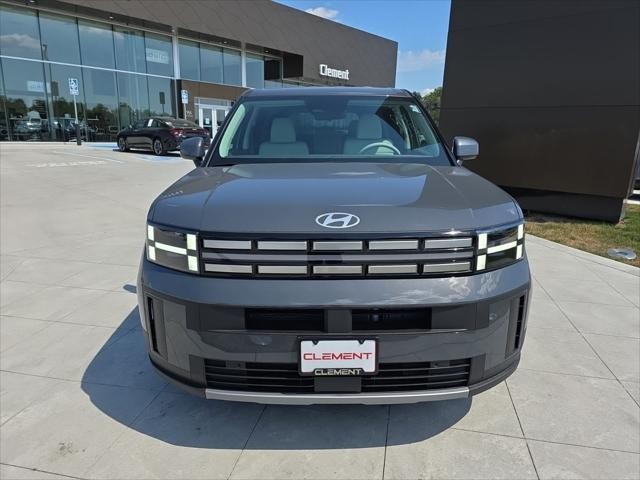 Hyundai Santa Fe Hybrid Vehicle Full-screen Gallery Image 2