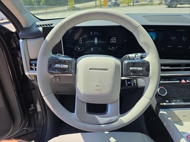 Hyundai Santa Fe Hybrid Vehicle Full-screen Gallery Image 11