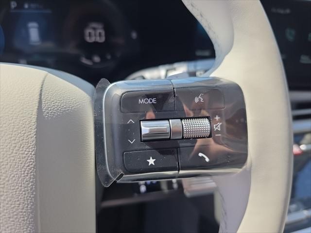 Hyundai Santa Fe Hybrid Vehicle Full-screen Gallery Image 13