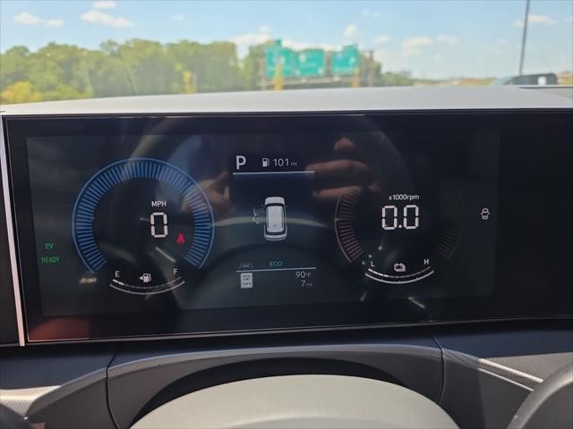 Hyundai Santa Fe Hybrid Vehicle Full-screen Gallery Image 15