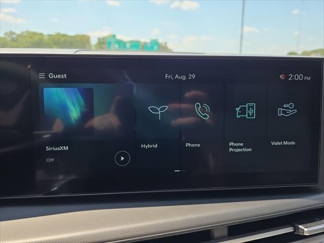 Hyundai Santa Fe Hybrid Vehicle Full-screen Gallery Image 16