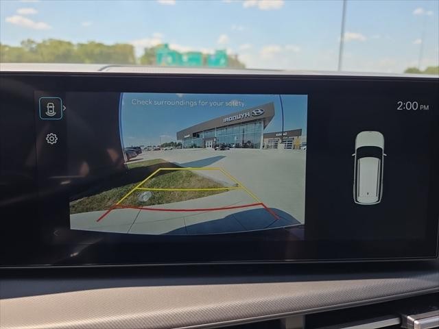 Hyundai Santa Fe Hybrid Vehicle Full-screen Gallery Image 18