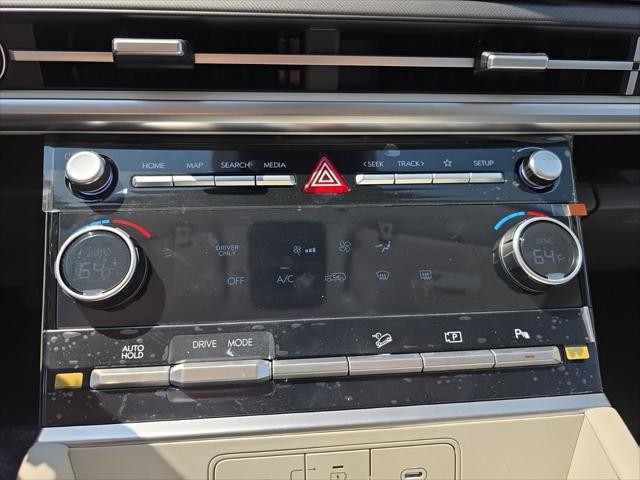 Hyundai Santa Fe Hybrid Vehicle Full-screen Gallery Image 19