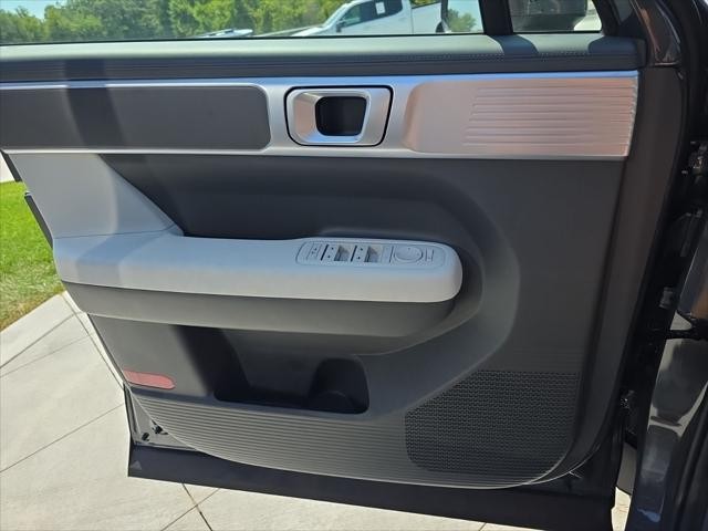 Hyundai Santa Fe Hybrid Vehicle Full-screen Gallery Image 22