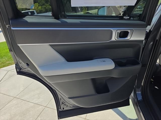 Hyundai Santa Fe Hybrid Vehicle Full-screen Gallery Image 25