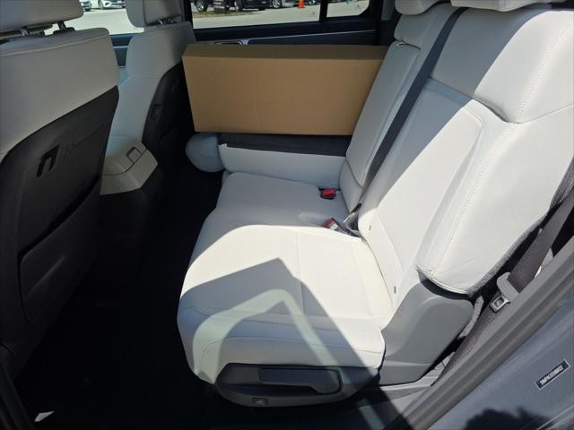 Hyundai Santa Fe Hybrid Vehicle Full-screen Gallery Image 26