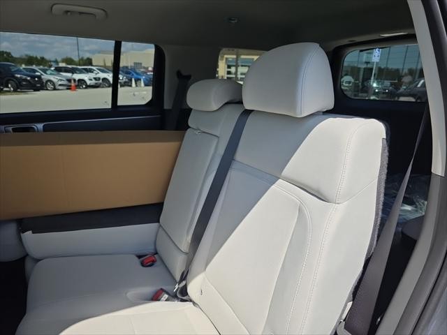 Hyundai Santa Fe Hybrid Vehicle Full-screen Gallery Image 27