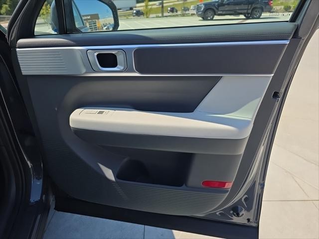 Hyundai Santa Fe Hybrid Vehicle Full-screen Gallery Image 31