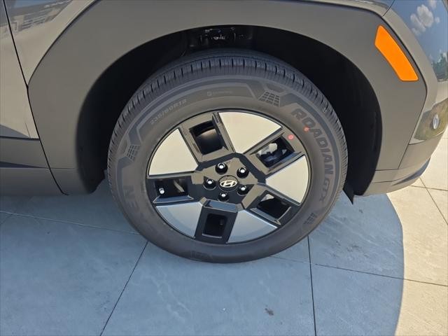 Hyundai Santa Fe Hybrid Vehicle Full-screen Gallery Image 32