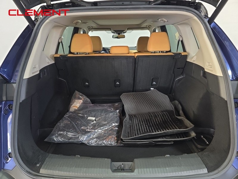 Nissan Rogue Vehicle Image 10