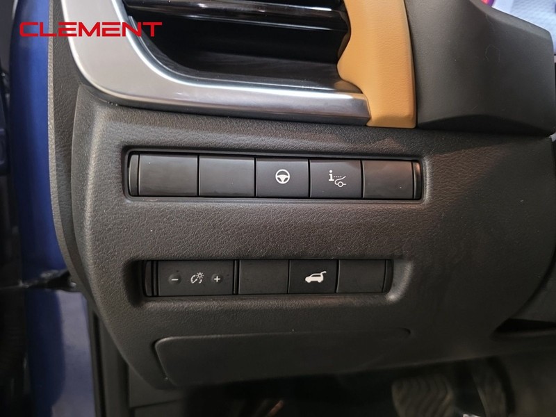 Nissan Rogue Vehicle Image 12