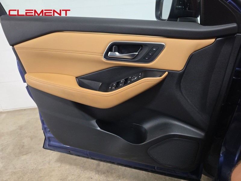 Nissan Rogue Vehicle Image 27
