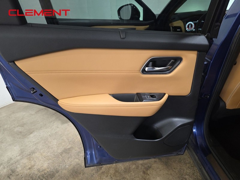 Nissan Rogue Vehicle Image 30