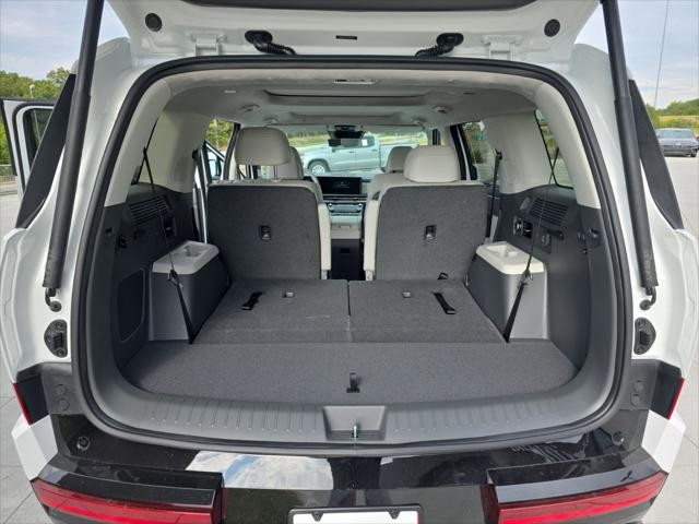 Hyundai Santa Fe Vehicle Full-screen Gallery Image 9