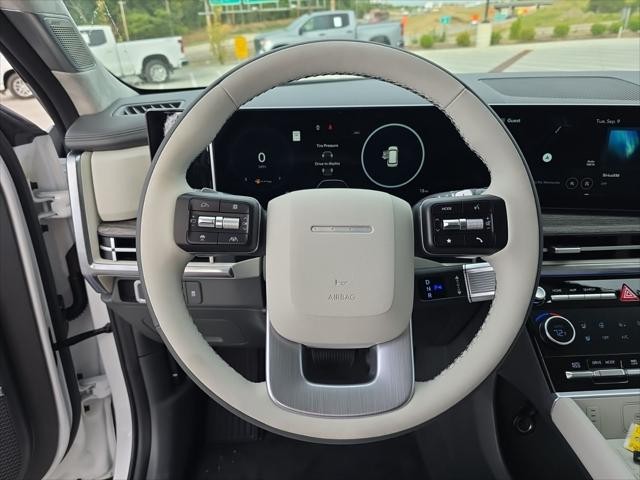 Hyundai Santa Fe Vehicle Full-screen Gallery Image 12