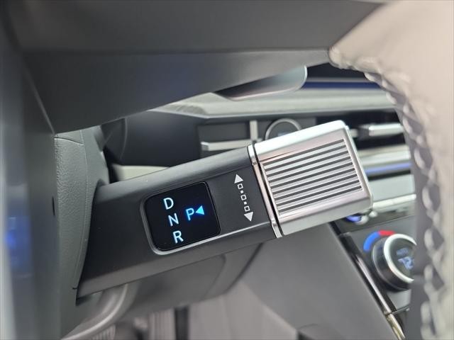 Hyundai Santa Fe Vehicle Full-screen Gallery Image 16