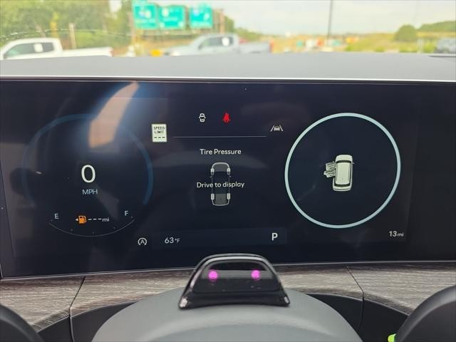 Hyundai Santa Fe Vehicle Full-screen Gallery Image 17