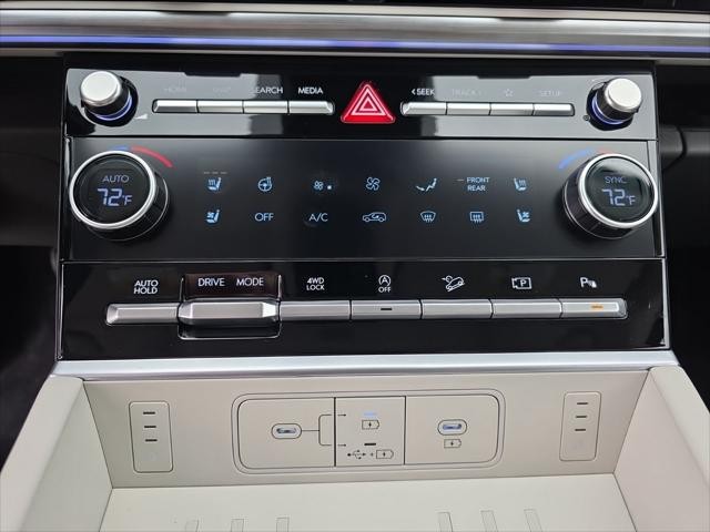 Hyundai Santa Fe Vehicle Full-screen Gallery Image 21