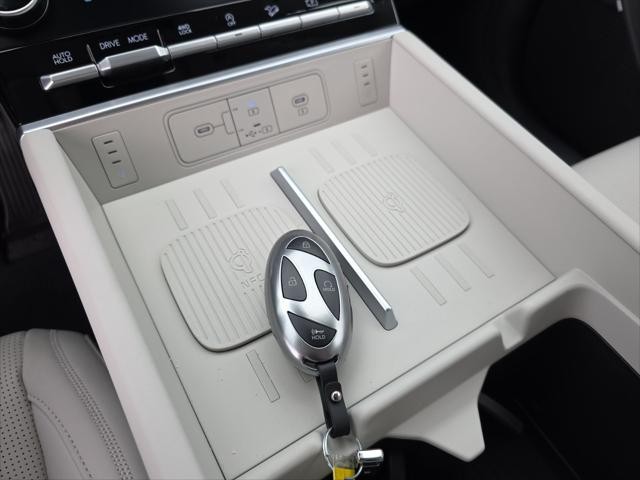 Hyundai Santa Fe Vehicle Full-screen Gallery Image 22