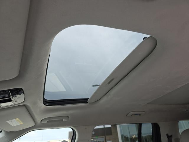 Hyundai Santa Fe Vehicle Full-screen Gallery Image 23