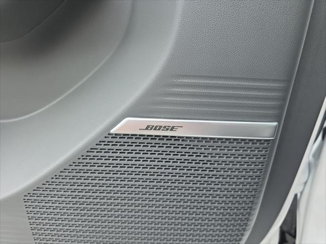 Hyundai Santa Fe Vehicle Full-screen Gallery Image 25