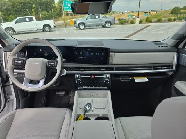 Hyundai Santa Fe Vehicle Full-screen Gallery Image 32