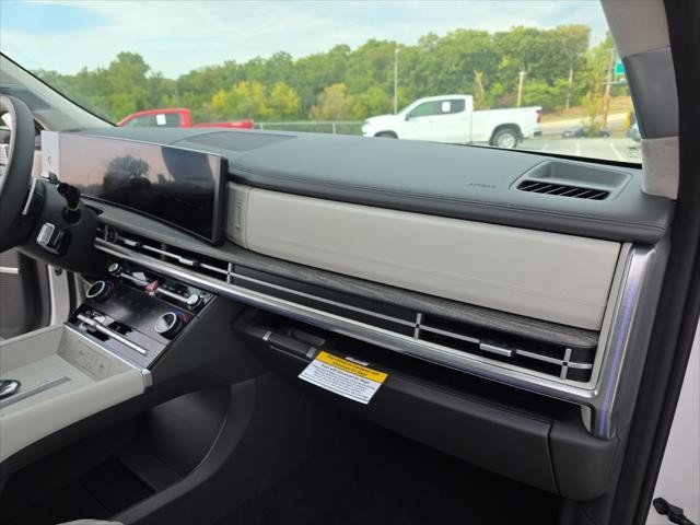 Hyundai Santa Fe Vehicle Full-screen Gallery Image 34