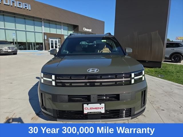 Hyundai Santa Fe Vehicle Full-screen Gallery Image 2