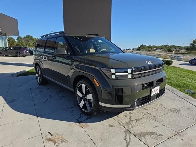 Hyundai Santa Fe Vehicle Full-screen Gallery Image 3