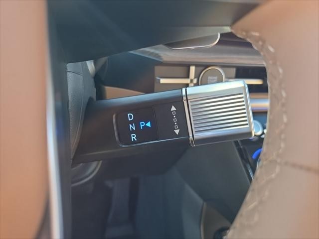 Hyundai Santa Fe Vehicle Full-screen Gallery Image 17