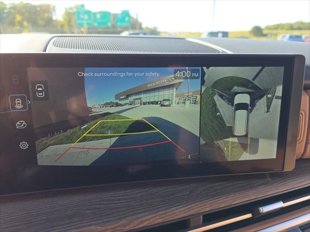 Hyundai Santa Fe Vehicle Full-screen Gallery Image 21