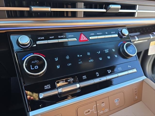 Hyundai Santa Fe Vehicle Full-screen Gallery Image 22