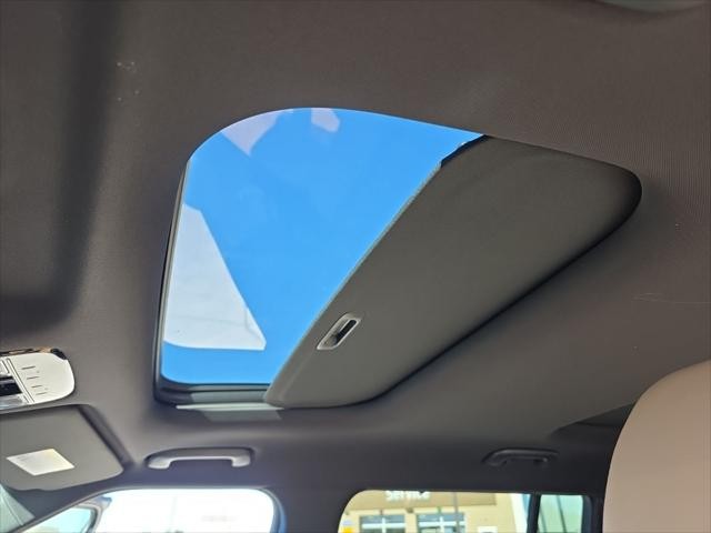 Hyundai Santa Fe Vehicle Full-screen Gallery Image 24