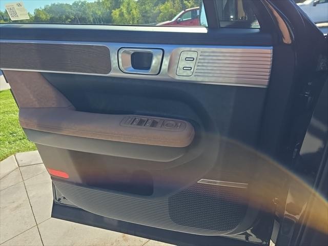 Hyundai Santa Fe Vehicle Full-screen Gallery Image 27