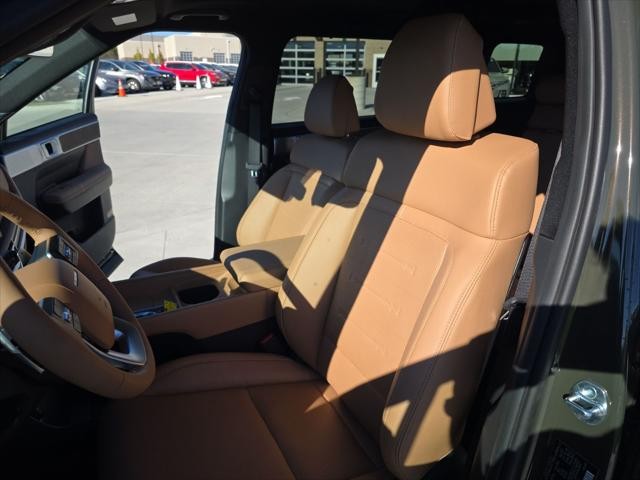 Hyundai Santa Fe Vehicle Full-screen Gallery Image 29