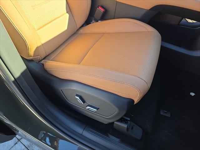 Hyundai Santa Fe Vehicle Full-screen Gallery Image 33