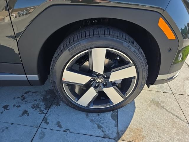 Hyundai Santa Fe Vehicle Full-screen Gallery Image 36