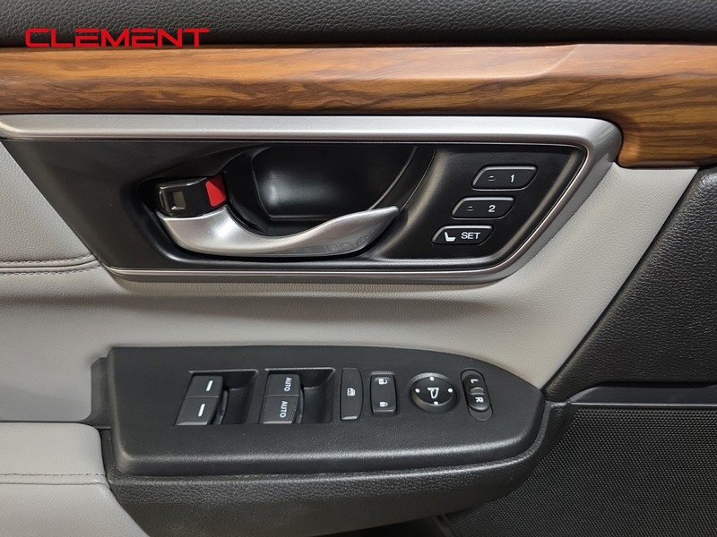 Honda CR-V Hybrid Vehicle Image 24