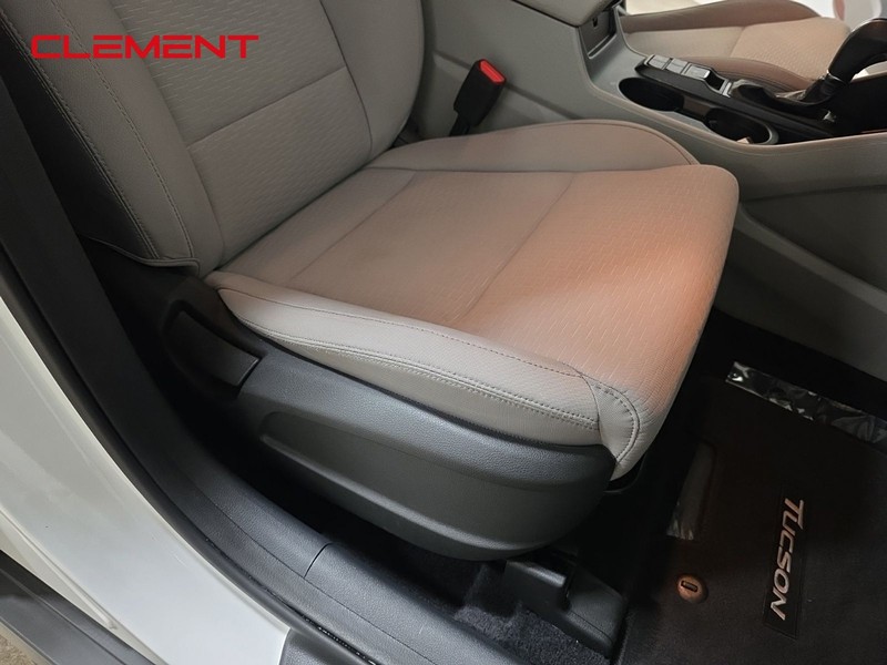 Hyundai Tucson Vehicle Image 28