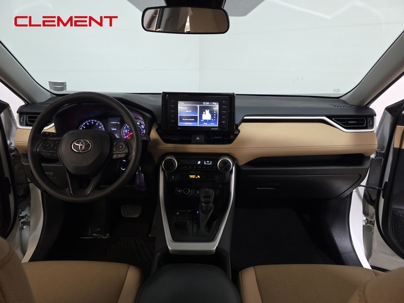 Toyota RAV4 Vehicle Image 09