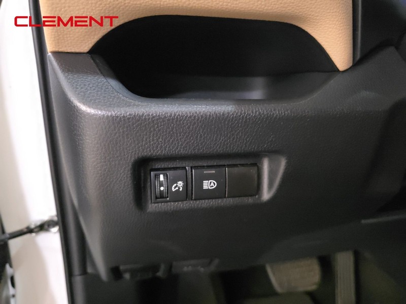 Toyota RAV4 Vehicle Image 10