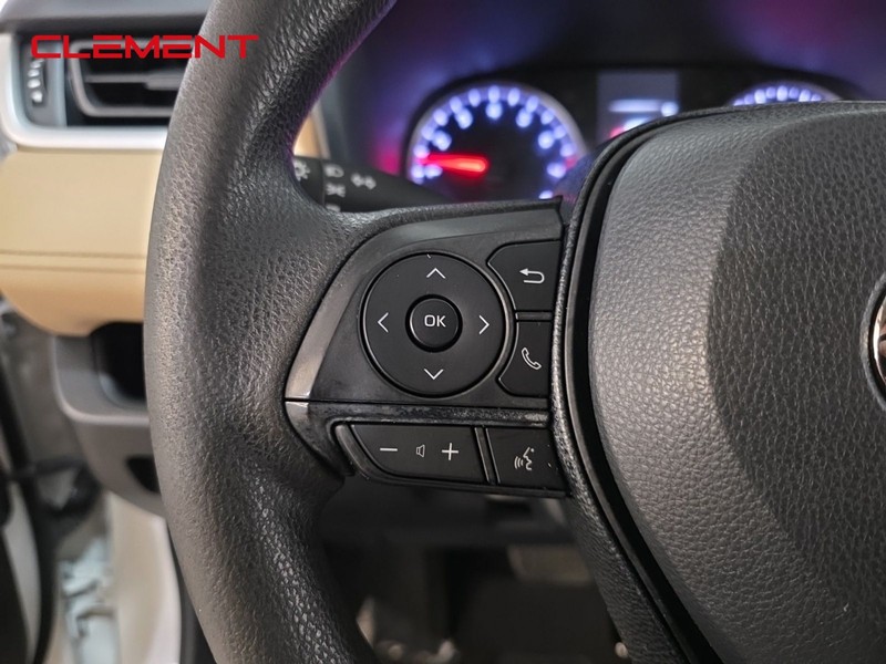 Toyota RAV4 Vehicle Image 12