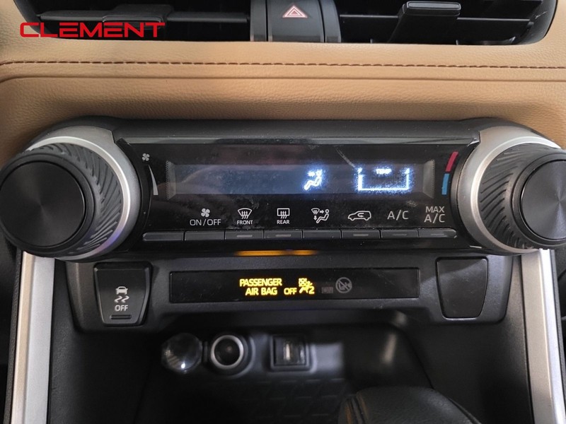 Toyota RAV4 Vehicle Image 17